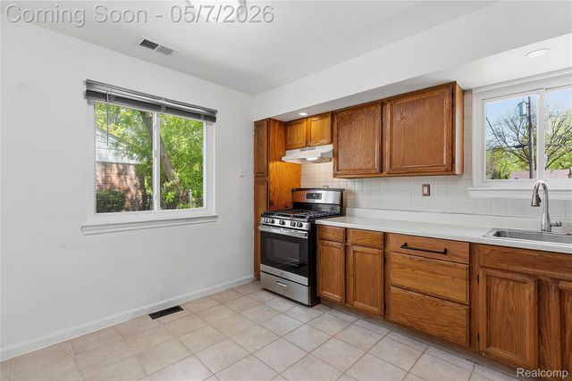28050 Stuart Avenue, Southfield, MI 48076