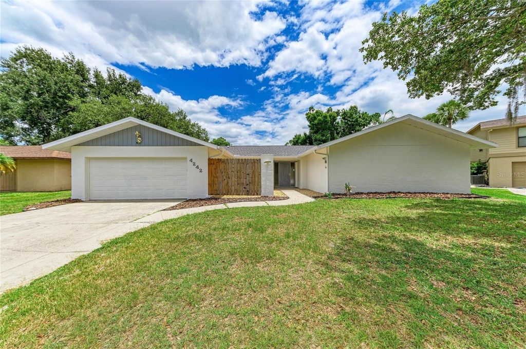 Image 1 of property listing at 4242 DRYDEN CIRCLE, Sarasota, FL 34241