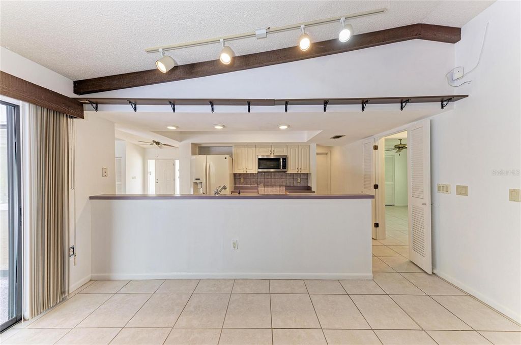 Image 21 of property listing at 4242 DRYDEN CIRCLE, Sarasota, FL 34241