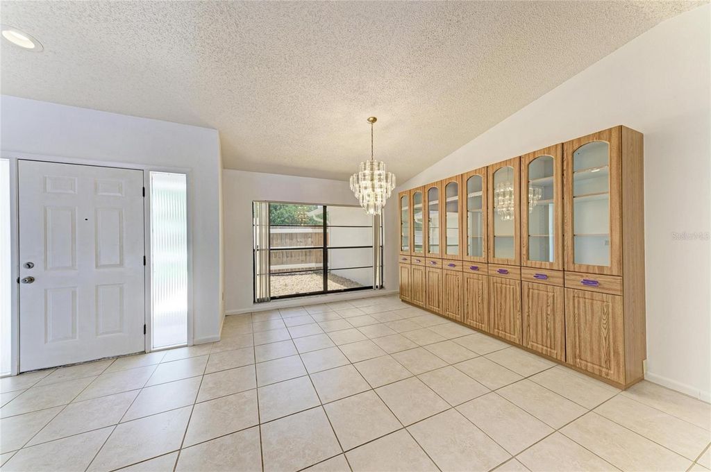 Image 22 of property listing at 4242 DRYDEN CIRCLE, Sarasota, FL 34241