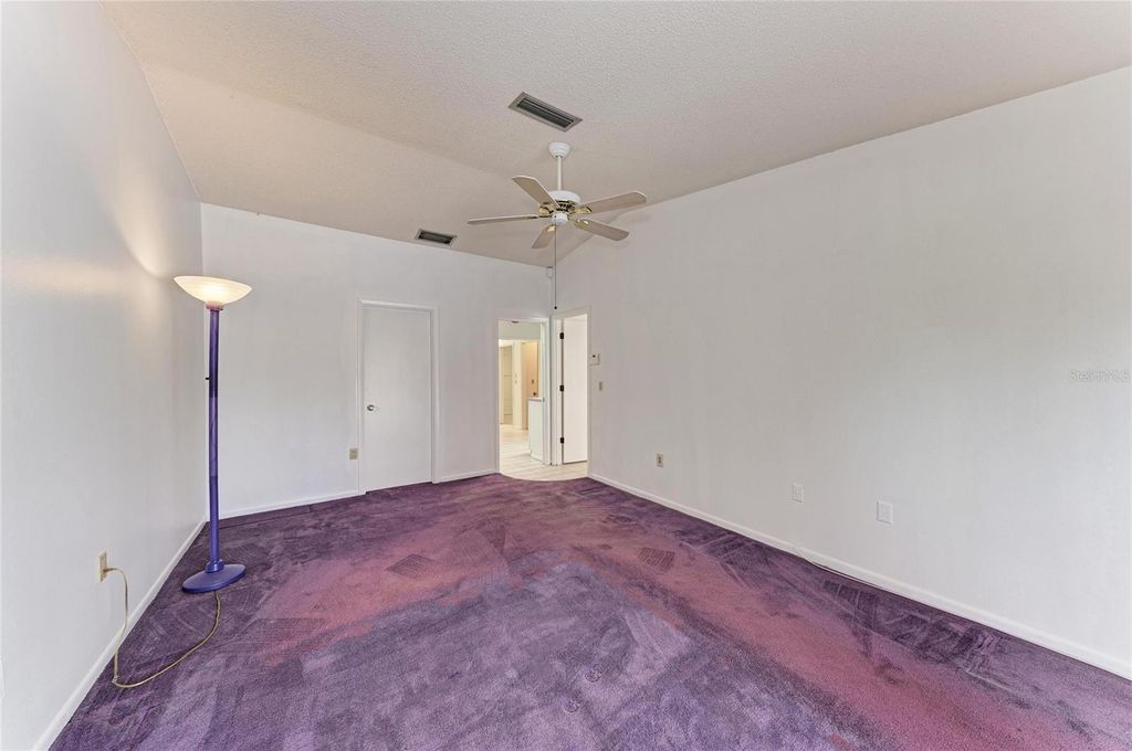 Image 27 of property listing at 4242 DRYDEN CIRCLE, Sarasota, FL 34241
