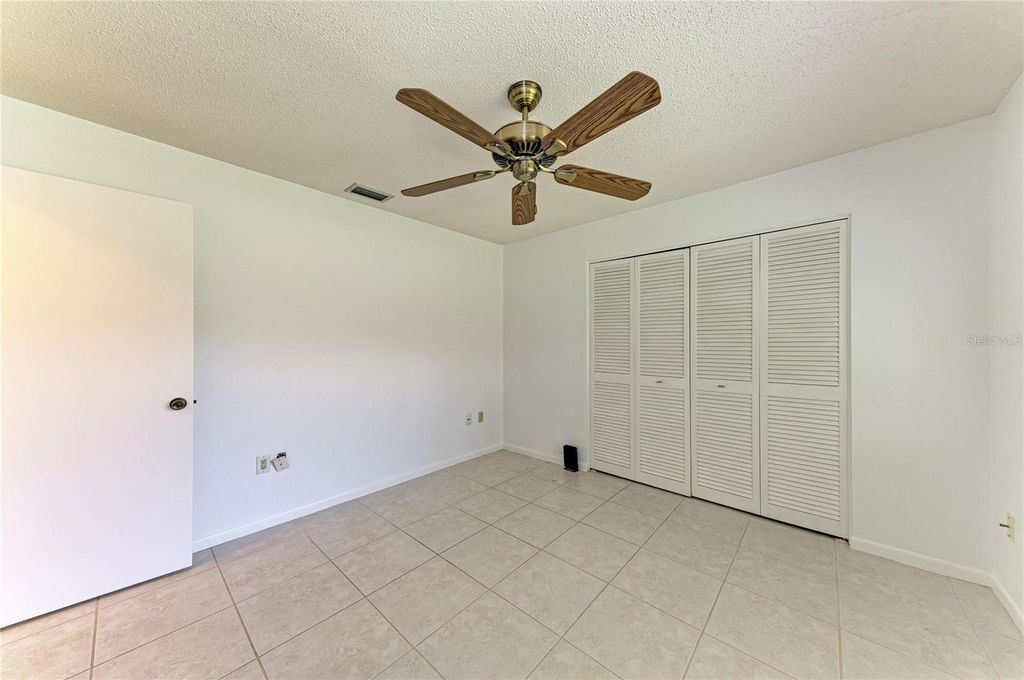 Image 36 of property listing at 4242 DRYDEN CIRCLE, Sarasota, FL 34241