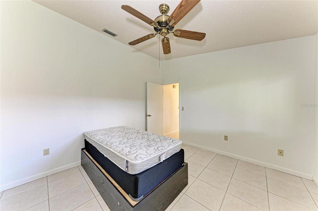 Image 41 of property listing at 4242 DRYDEN CIRCLE, Sarasota, FL 34241