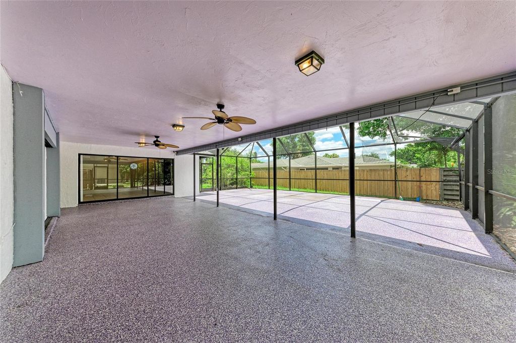 Image 44 of property listing at 4242 DRYDEN CIRCLE, Sarasota, FL 34241