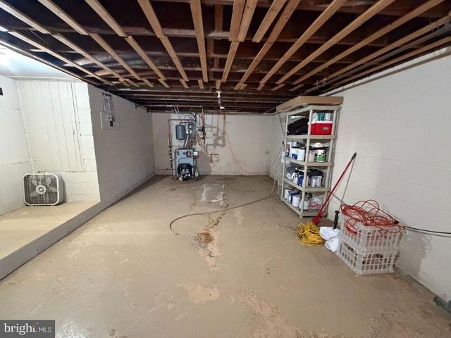 1527 OAK RD, Pottsville, PA 17901