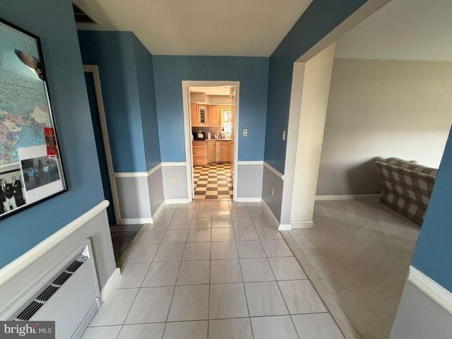 1527 OAK RD, Pottsville, PA 17901