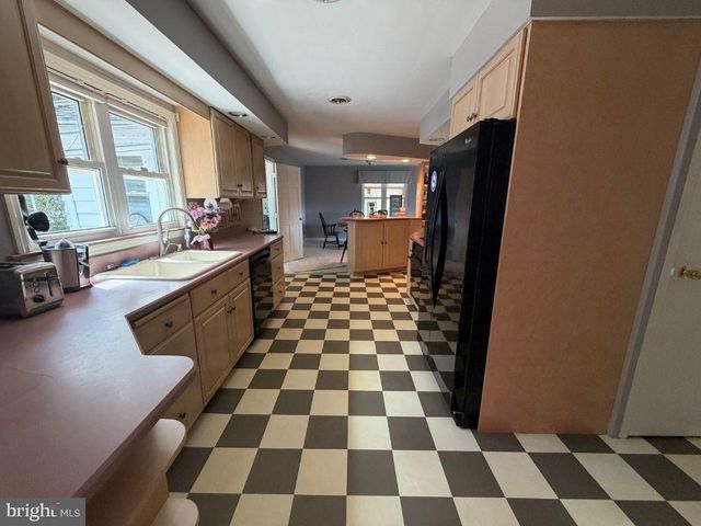 1527 OAK RD, Pottsville, PA 17901