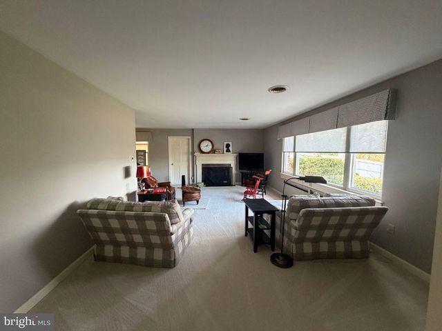 1527 OAK RD, Pottsville, PA 17901