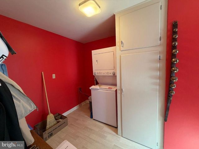 1527 OAK RD, Pottsville, PA 17901