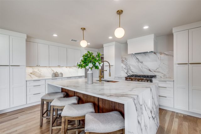 17119 Skelton Place, Dallas, TX 75248