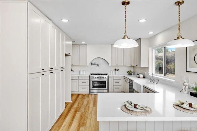 2918 Fairview Dr, Vista, CA 92084