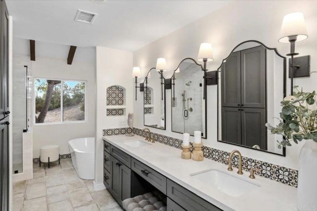 2918 Fairview Dr, Vista, CA 92084