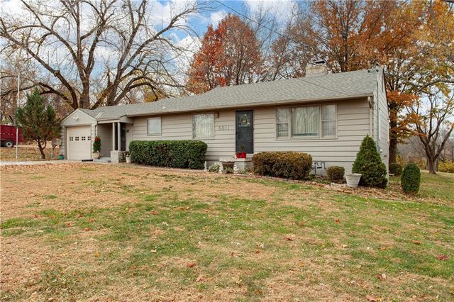 6811 Blue Parkway, Kansas City, MO 64129