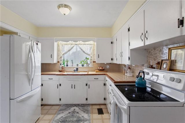 6811 Blue Parkway, Kansas City, MO 64129