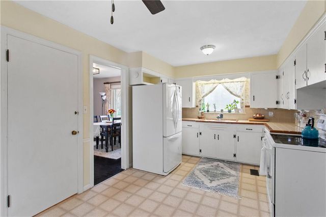 6811 Blue Parkway, Kansas City, MO 64129