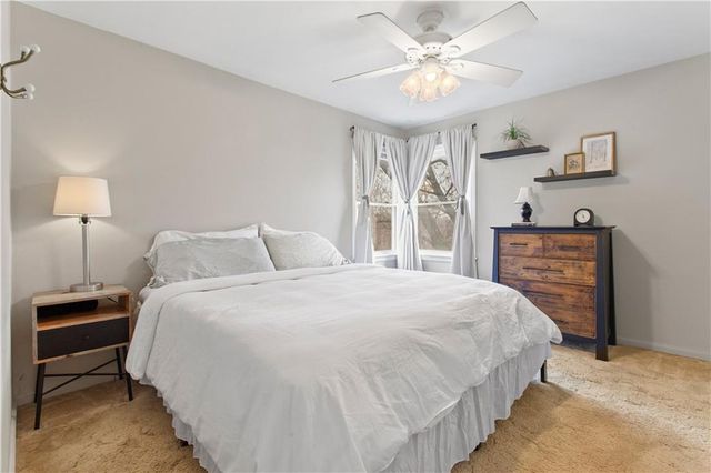 6811 Blue Parkway, Kansas City, MO 64129