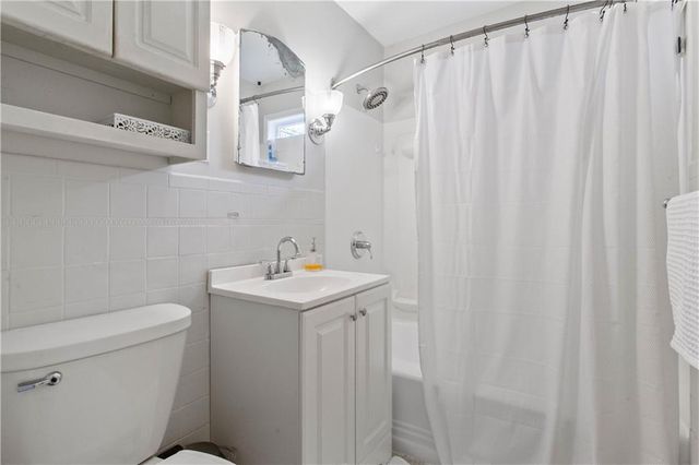 6811 Blue Parkway, Kansas City, MO 64129