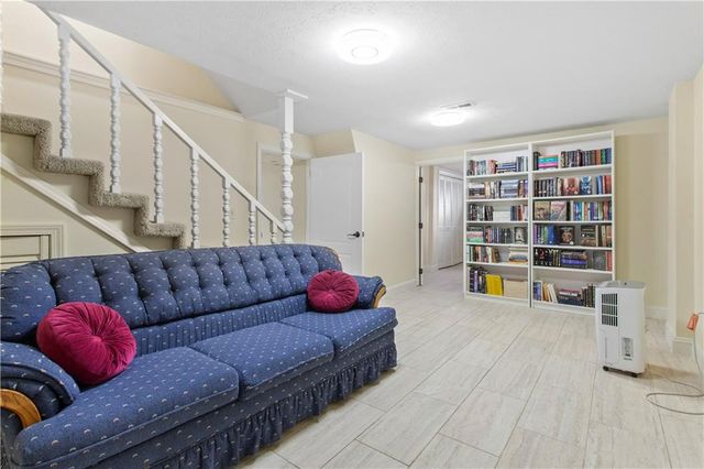 6811 Blue Parkway, Kansas City, MO 64129