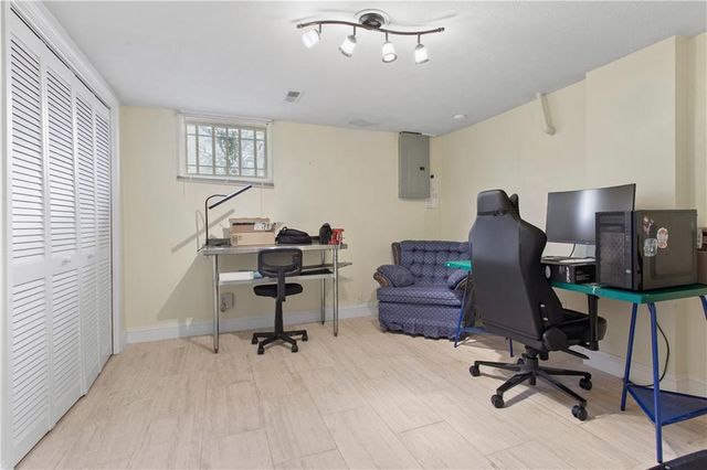 6811 Blue Parkway, Kansas City, MO 64129