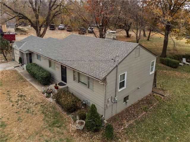 6811 Blue Parkway, Kansas City, MO 64129