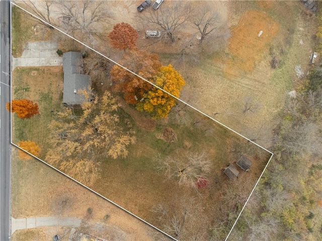 6811 Blue Parkway, Kansas City, MO 64129