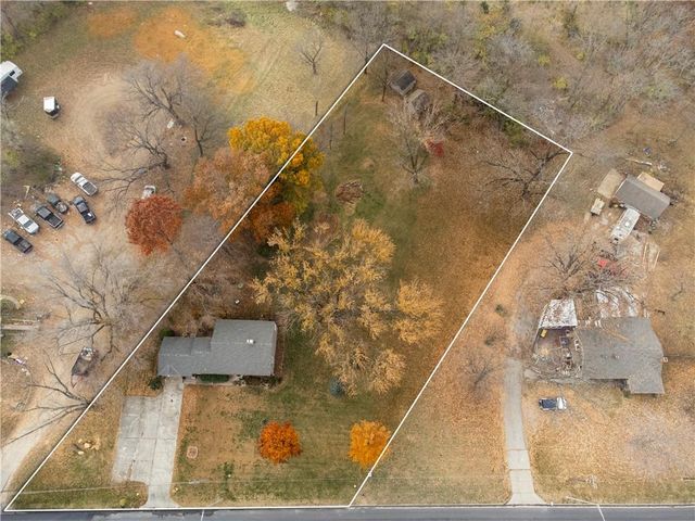 6811 Blue Parkway, Kansas City, MO 64129