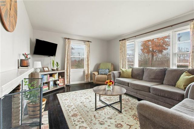 6811 Blue Parkway, Kansas City, MO 64129