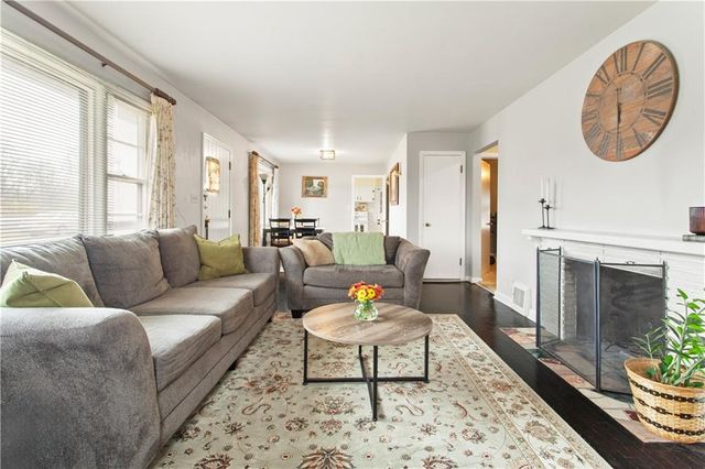 6811 Blue Parkway, Kansas City, MO 64129