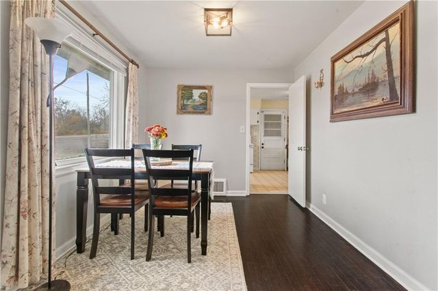 6811 Blue Parkway, Kansas City, MO 64129