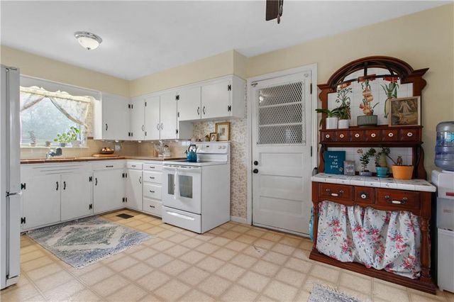 6811 Blue Parkway, Kansas City, MO 64129