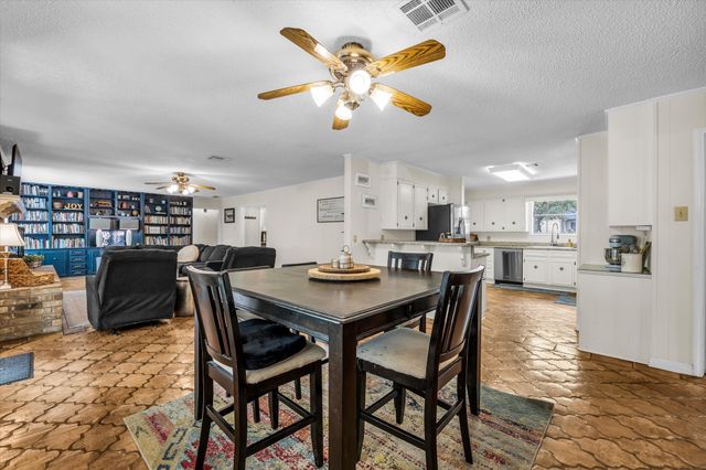 1208 Knotty Oaks Drive, Woodway, TX 76712