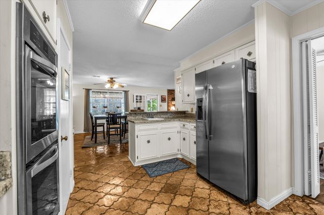 1208 Knotty Oaks Drive, Woodway, TX 76712