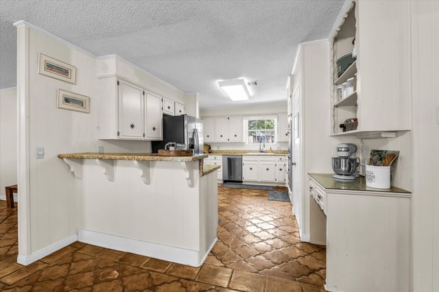 1208 Knotty Oaks Drive, Woodway, TX 76712