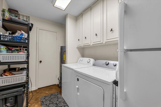 1208 Knotty Oaks Drive, Woodway, TX 76712
