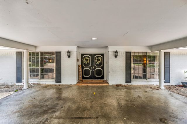 1208 Knotty Oaks Drive, Woodway, TX 76712