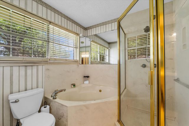 1208 Knotty Oaks Drive, Woodway, TX 76712