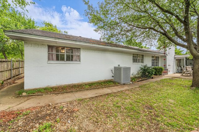 1208 Knotty Oaks Drive, Woodway, TX 76712