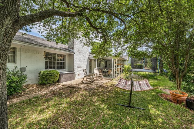 1208 Knotty Oaks Drive, Woodway, TX 76712