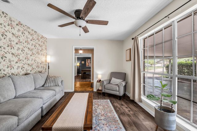 1208 Knotty Oaks Drive, Woodway, TX 76712