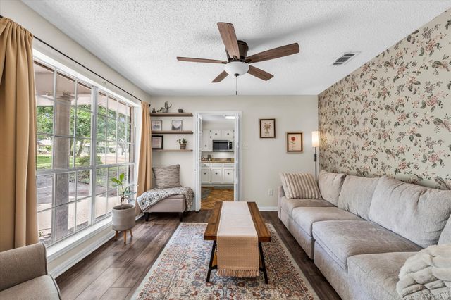 1208 Knotty Oaks Drive, Woodway, TX 76712