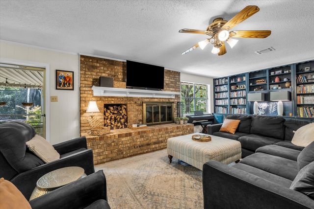 1208 Knotty Oaks Drive, Woodway, TX 76712