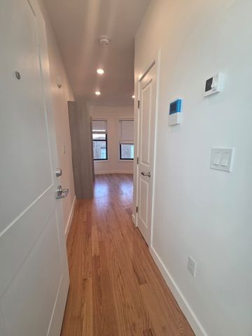 165 Hawthorne Broadway 204, Chelsea, MA 02150