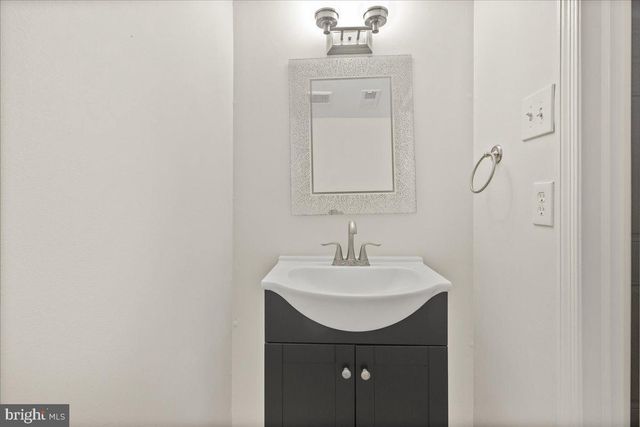 32 LAFAYETTE LN, Cherry Hill, NJ 08003