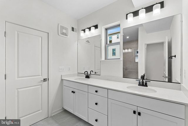 43841 VENETIAN SQ, Ashburn, VA 20147