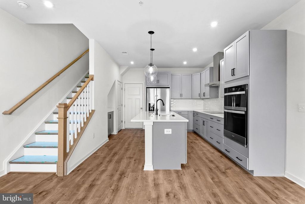 43841 VENETIAN SQ, Ashburn, VA 20147