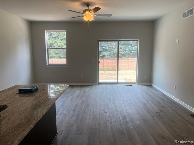 4114 Secluded Pines Dr, Sterling Heights, MI 48314