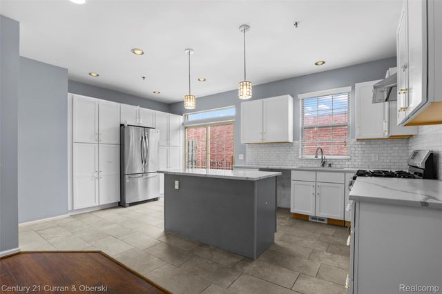 22146 W Village, Dearborn, MI 48124