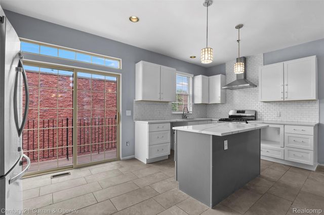 22146 W Village, Dearborn, MI 48124