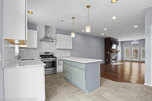 22146 W Village, Dearborn, MI 48124