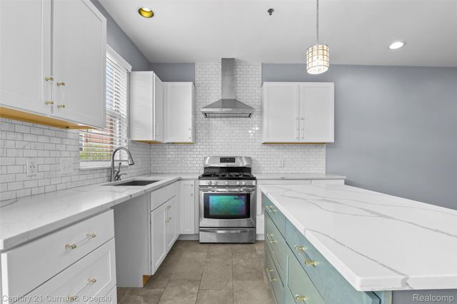 22146 W Village, Dearborn, MI 48124